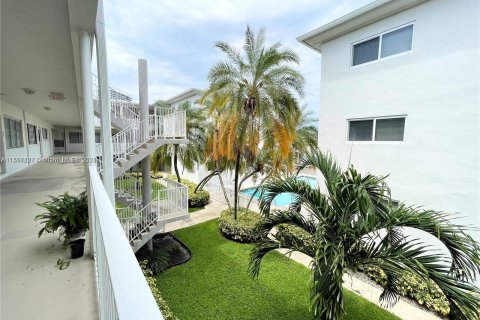 Condominio en venta en Hallandale Beach, Florida, 2 dormitorios, 117.06 m2 № 956545 - foto 5