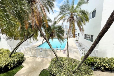 Copropriété à vendre à Hallandale Beach, Floride: 2 chambres, 117.06 m2 № 956545 - photo 6