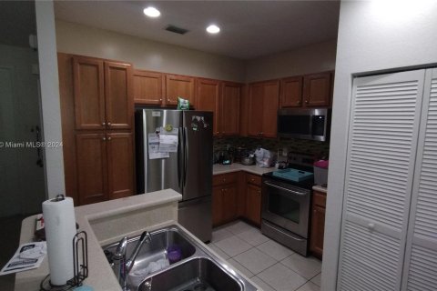 Touwnhouse à vendre à Tamarac, Floride: 3 chambres, 118.17 m2 № 1294077 - photo 3