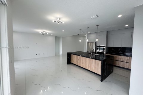 Casa en venta en Miami, Florida, 5 dormitorios, 212.47 m2 № 1398399 - foto 3