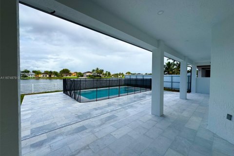 Casa en venta en Miami, Florida, 5 dormitorios, 212.47 m2 № 1398399 - foto 24