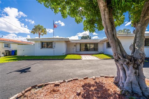 House in Fort Lauderdale, Florida 5 bedrooms, 206.52 sq.m. № 1421922 - photo 8