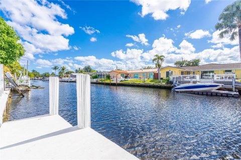 House in Fort Lauderdale, Florida 5 bedrooms, 206.52 sq.m. № 1421922 - photo 21