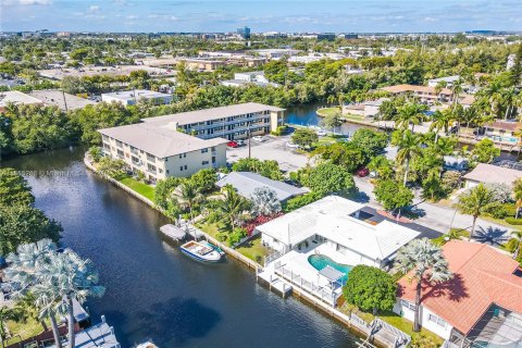 House in Fort Lauderdale, Florida 5 bedrooms, 206.52 sq.m. № 1421922 - photo 6