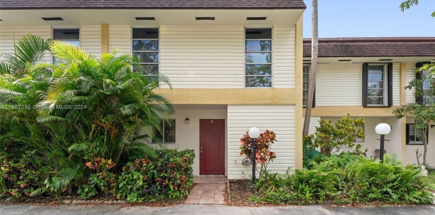 Townhouse in Hollywood, Florida 3 bedrooms, 157.93 sq.m. № 1078832
