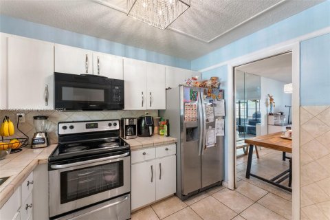 Townhouse in Hollywood, Florida 3 bedrooms, 157.93 sq.m. № 1078832 - photo 3