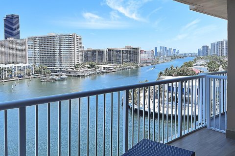 Condo in Hallandale Beach, Florida, 2 bedrooms  № 1173616 - photo 3