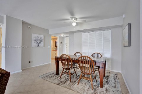 Copropriété à vendre à Hallandale Beach, Floride: 2 chambres, 117.15 m2 № 1215546 - photo 6