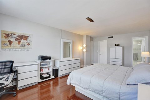 Condominio en venta en Hallandale Beach, Florida, 2 dormitorios, 117.15 m2 № 1215546 - foto 10