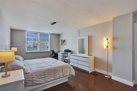 Condominio en venta en Hallandale Beach, Florida, 2 dormitorios, 117.15 m2 № 1215546 - foto 8