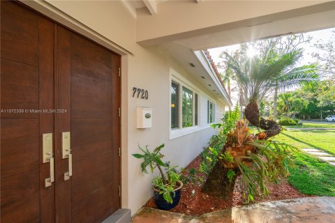 Casa en venta en Palmetto Bay, Florida, 3 dormitorios, 218.78 m2 № 1128637 - foto 1