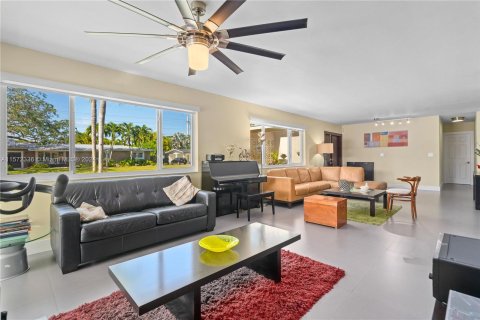 Villa ou maison à vendre à Palmetto Bay, Floride: 3 chambres, 218.78 m2 № 1128637 - photo 11