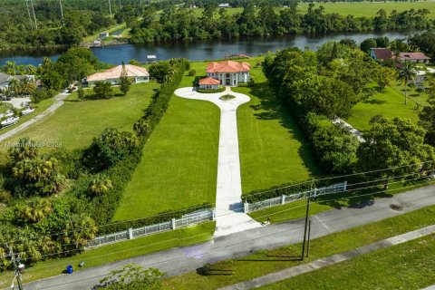 Villa ou maison à vendre à Palm City, Floride: 9 chambres, 458.84 m2 № 1239201 - photo 1