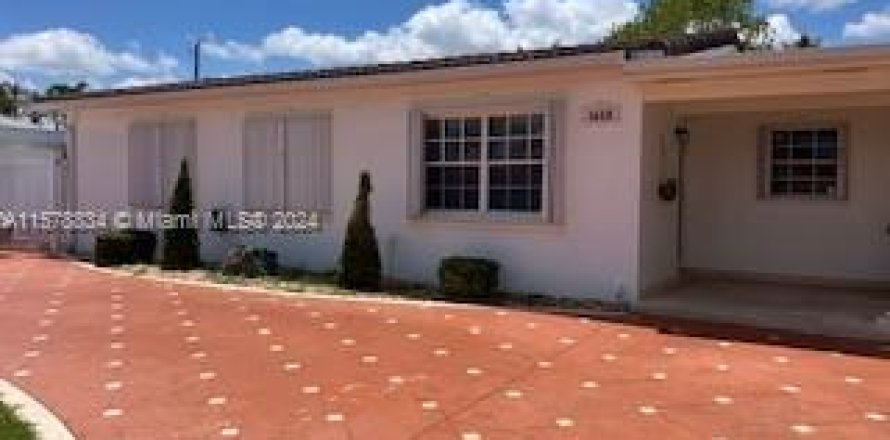 House in Miami, Florida 5 bedrooms, 147.06 sq.m. № 1151272