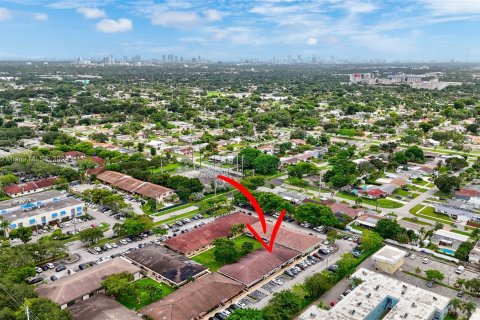 Propiedad comercial en venta en Hollywood, Florida № 1351854 - foto 13