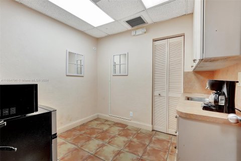 Commercial property in Hollywood, Florida № 1351854 - photo 27