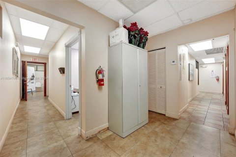 Commercial property in Hollywood, Florida № 1351854 - photo 26