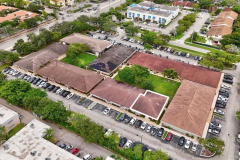 Propiedad comercial en venta en Hollywood, Florida № 1351854 - foto 17