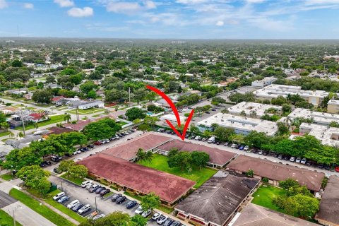 Propiedad comercial en venta en Hollywood, Florida № 1351854 - foto 12