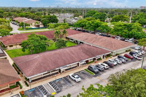 Propiedad comercial en venta en Hollywood, Florida № 1351854 - foto 6