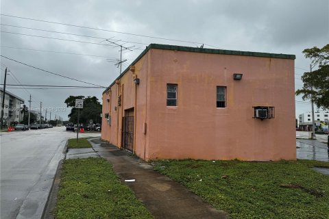 Купить коммерческую недвижимость в Норт-Майами, Флорида № 886257 - фото 13