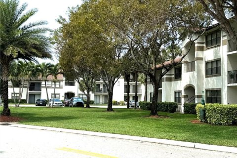 Condominio en venta en Hollywood, Florida, 1 dormitorio, 78.13 m2 № 1095480 - foto 2