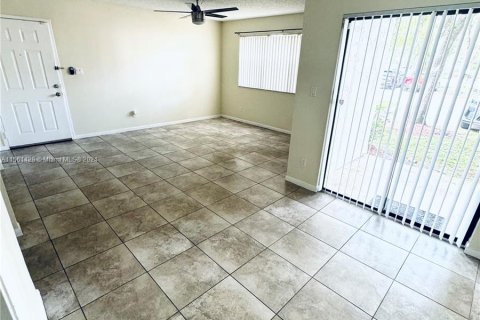 Copropriété à vendre à Hollywood, Floride: 1 chambre, 78.13 m2 № 1095480 - photo 11