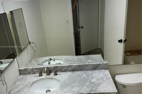 Condo in Hollywood, Florida, 1 bedroom  № 1095480 - photo 18