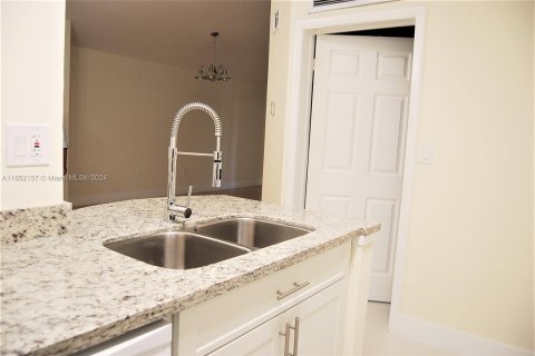 Condo in Oakland Park, Florida, 1 bedroom  № 1345669 - photo 7