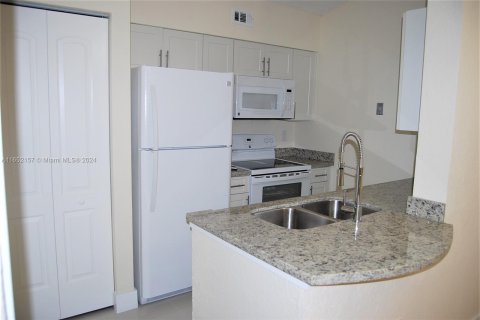 Condo in Oakland Park, Florida, 1 bedroom  № 1345669 - photo 5