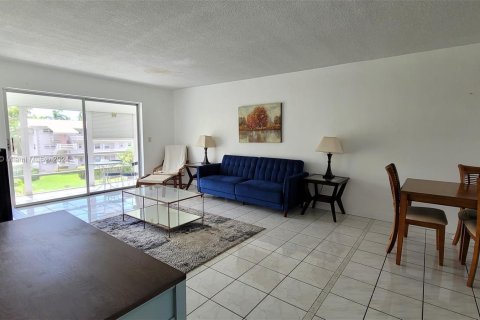 Condominio en alquiler en Hallandale Beach, Florida, 1 dormitorio, 66.89 m2 № 1345668 - foto 14