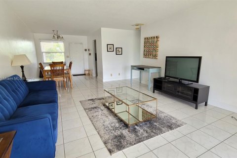 Condominio en alquiler en Hallandale Beach, Florida, 1 dormitorio, 66.89 m2 № 1345668 - foto 10