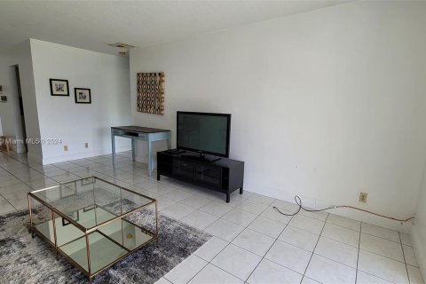 Condo in Hallandale Beach, Florida, 1 bedroom  № 1345668 - photo 25