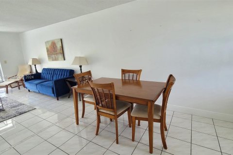 Condominio en alquiler en Hallandale Beach, Florida, 1 dormitorio, 66.89 m2 № 1345668 - foto 9