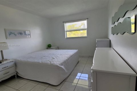 Condo in Hallandale Beach, Florida, 1 bedroom  № 1345668 - photo 17