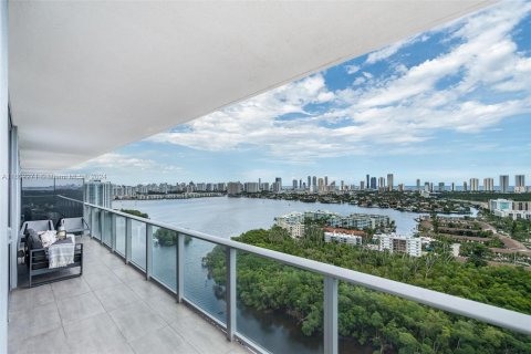 Copropriété à louer à North Miami Beach, Floride: 3 chambres, 144.56 m2 № 1345585 - photo 3