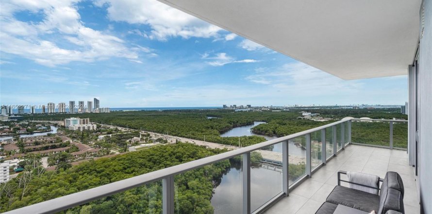 Condominio en North Miami Beach, Florida, 3 dormitorios  № 1345585