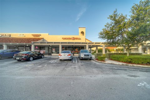 Commercial property in Miami, Florida № 1292014 - photo 2