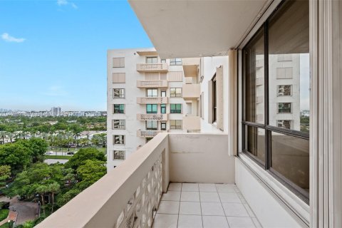 Condominio en venta en Bal Harbour, Florida, 2 dormitorios, 121.61 m2 № 1387775 - foto 11