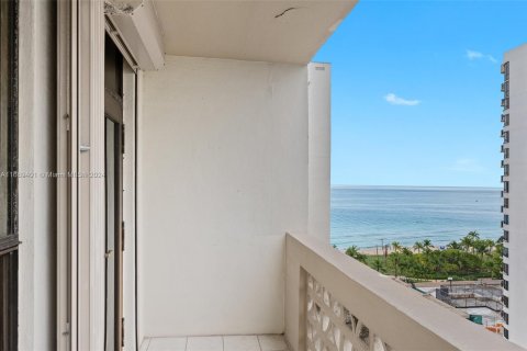 Condominio en venta en Bal Harbour, Florida, 2 dormitorios, 121.61 m2 № 1387775 - foto 8