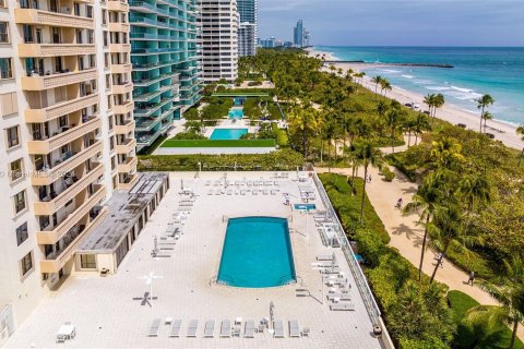 Condominio en venta en Bal Harbour, Florida, 2 dormitorios, 121.61 m2 № 1387775 - foto 23