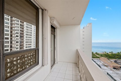 Condominio en venta en Bal Harbour, Florida, 2 dormitorios, 121.61 m2 № 1387775 - foto 9