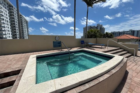 Copropriété à vendre à Fort Lauderdale, Floride: 2 chambres, 108.7 m2 № 1145970 - photo 6