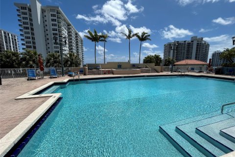 Condo in Fort Lauderdale, Florida, 2 bedrooms  № 1145970 - photo 7