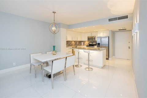 Condominio en venta en Hallandale Beach, Florida, 1 dormitorio, 92.9 m2 № 1176247 - foto 21