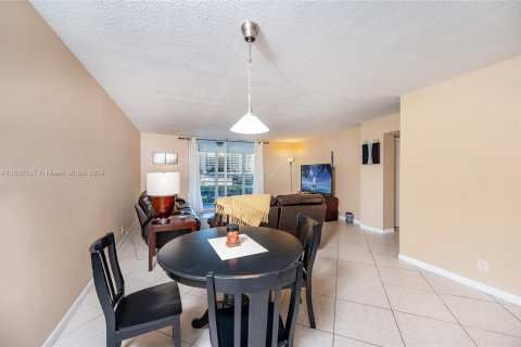 Condominio en venta en Hallandale Beach, Florida, 1 dormitorio, 77.48 m2 № 1232527 - foto 9