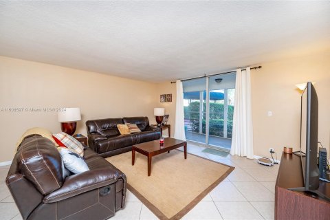 Condominio en venta en Hallandale Beach, Florida, 1 dormitorio, 77.48 m2 № 1232527 - foto 3