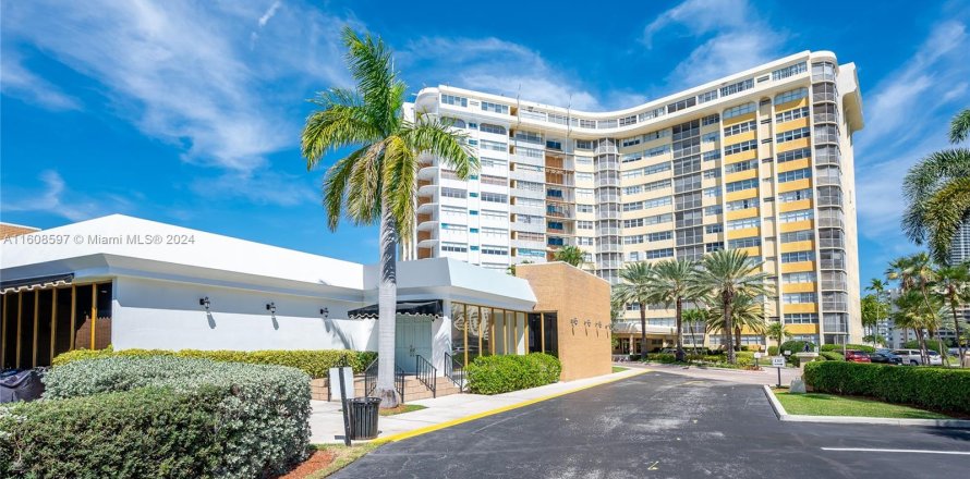 Condominio en Hallandale Beach, Florida, 1 dormitorio  № 1232527