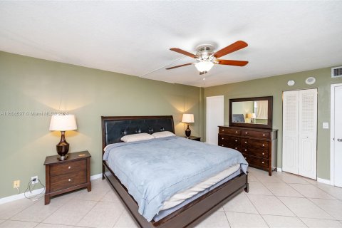 Condo in Hallandale Beach, Florida, 1 bedroom  № 1232527 - photo 10