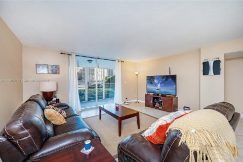 Condominio en venta en Hallandale Beach, Florida, 1 dormitorio, 77.48 m2 № 1232527 - foto 5